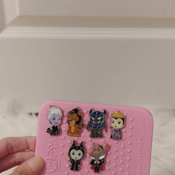 🖤FIRM! NWOT DISNEY PARKS 2024 DISNEY HIDDEN MICKEY VILLAINS MYSTERY PINS FULL S - Picture 8 of 11